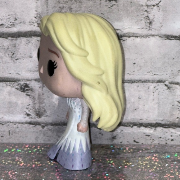Funko POP! Frozen II ELSA #597 Vinyl Figure 2019 - Picture 4 of 10